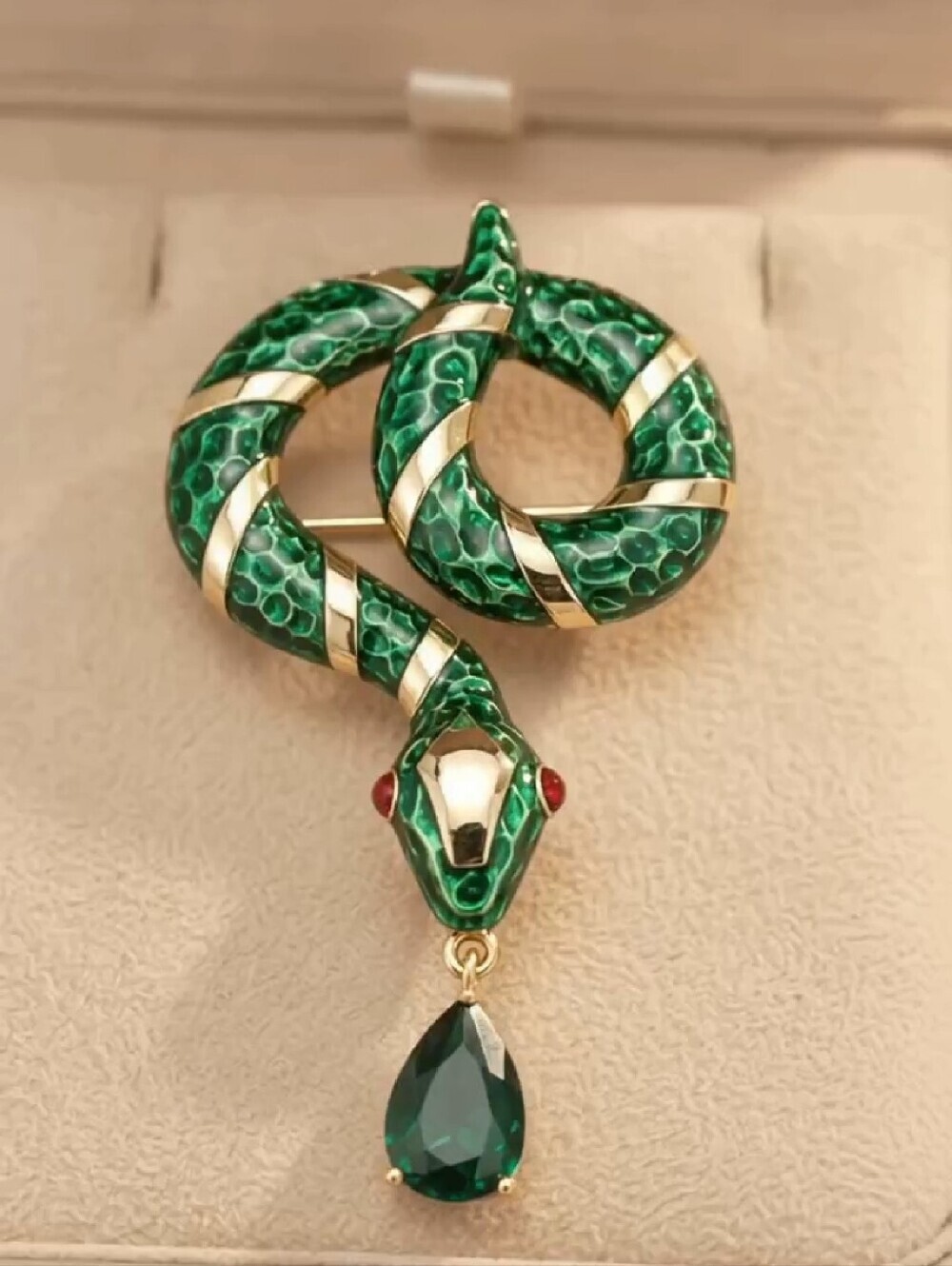VQ Snake Brooch - Picture 3 of 5